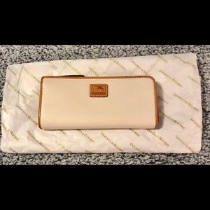 Dooney & Bourke Patterson Zip Wallet